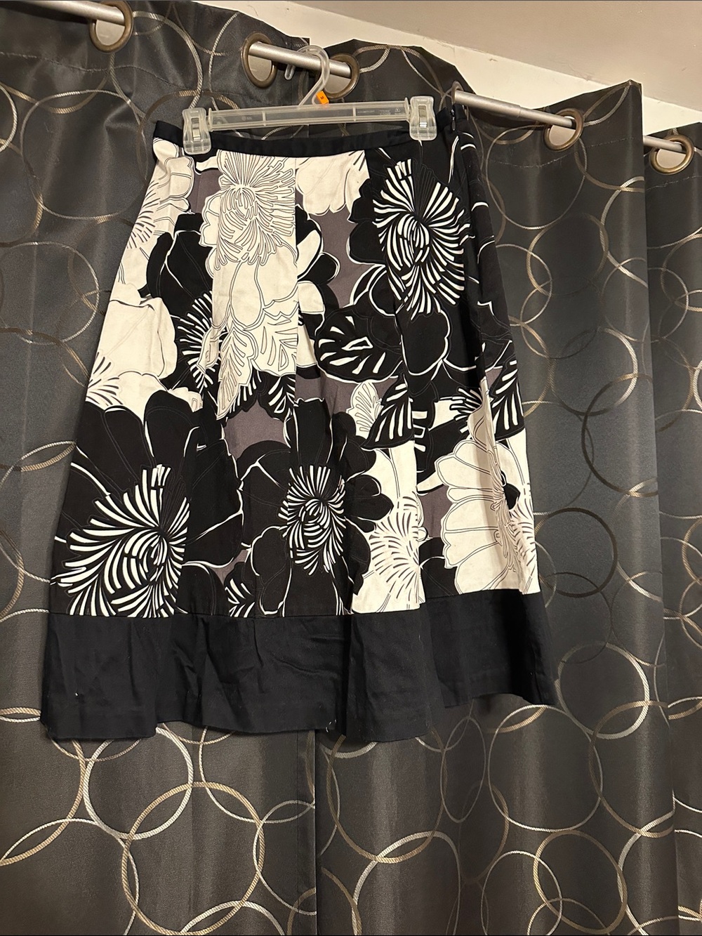 East 5th Black and White Floral A-Line Skirt with Black Hem